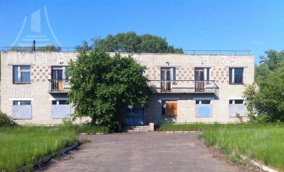 В Омске в центре полуострова продают бывшее здание Транспортного флота