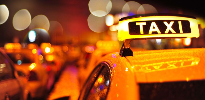 К Новому году омские таксисты подняли тарифы в 2-3 раза