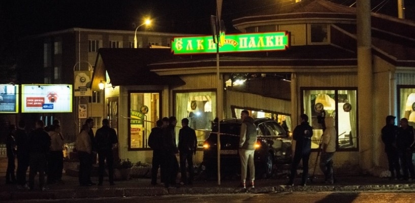 В кафе «Елки-Палки» ущерб после аварии с иномаркой оценили в полмиллиона рублей