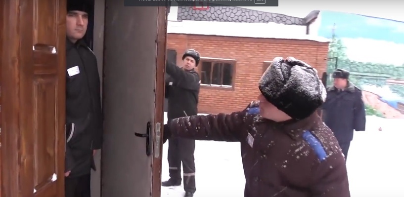 Немая сцена: омские осужденные присоединились к мировому флешмобу «Манекен Челлендж» — видео