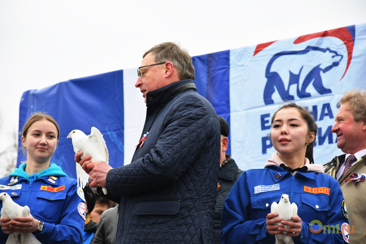 Александр Бурков призвал к ежегодному росту зарплаты Александр Бурков призвал к ежегодному росту зарплаты