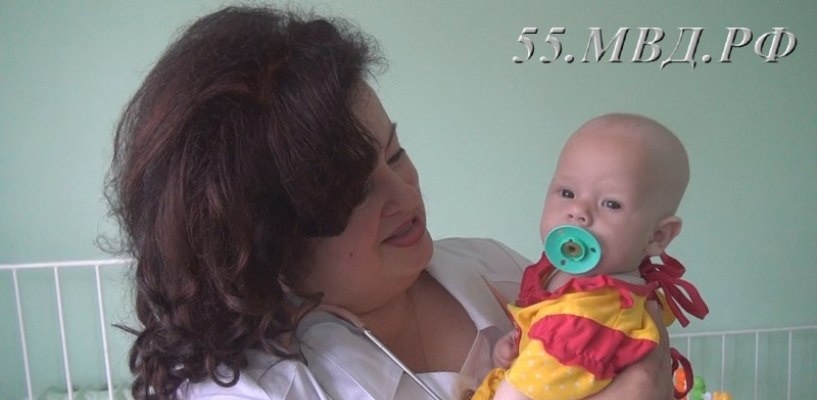 В Омске нашли женщину, оставившую в парке младенца