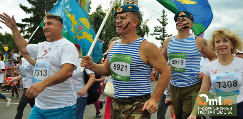 В Омске марафон бежали пенсионеры, иностранцы, десантники и собаки (ФОТО)