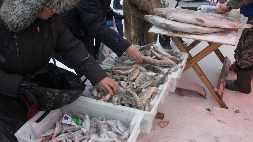 Рыбы омской обл. Рыбный рынок Омск. Рыбный рынок на Волгоградской Омск. Амур рыбный рынок Омск.