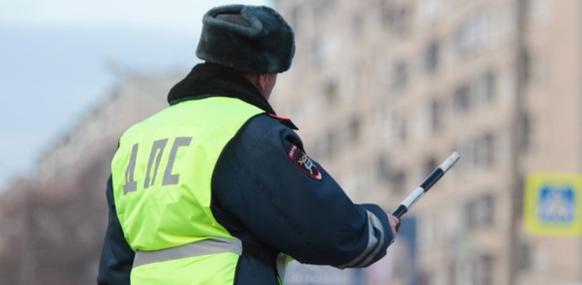 В Мурманске пьяный водитель иномарки уверял инспекторов ГИБДД в своей трезвости
