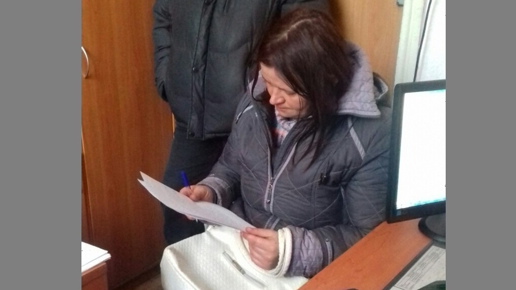 Омская милиция ищет родителей, оставивших 3-летнюю девочку незнакомой женщине Омская милиция ищет родителей, оставивших 3-летнюю девочку незнакомой женщине