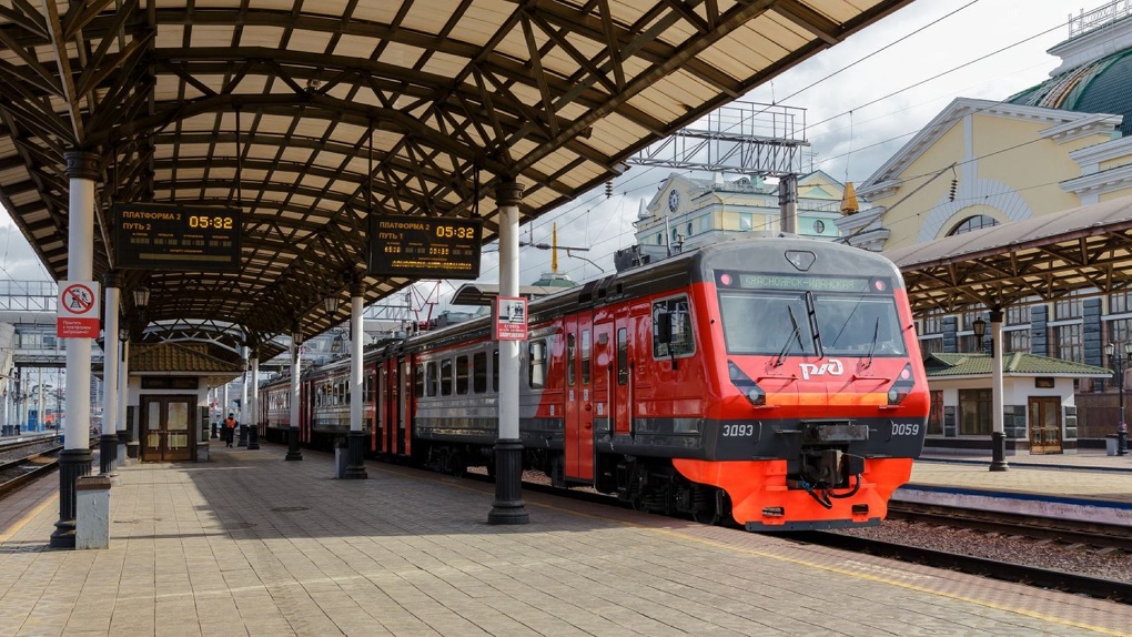 Гор электричка. Красноярск-Северный станция. Городская электричка Красноярск. Станция Красноярск пассажирский. ЖД вокзал Красноярск электричка.