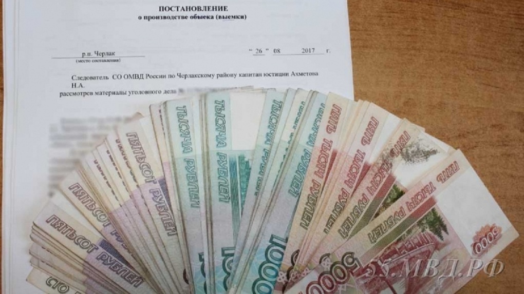 В Омской области задержали домушника-рецидивиста, который похитил 180 000 руб.