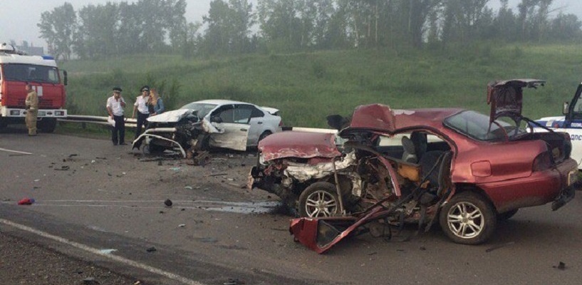 Семья из Омска попала в жесткую аварию под Бийском – ФОТО