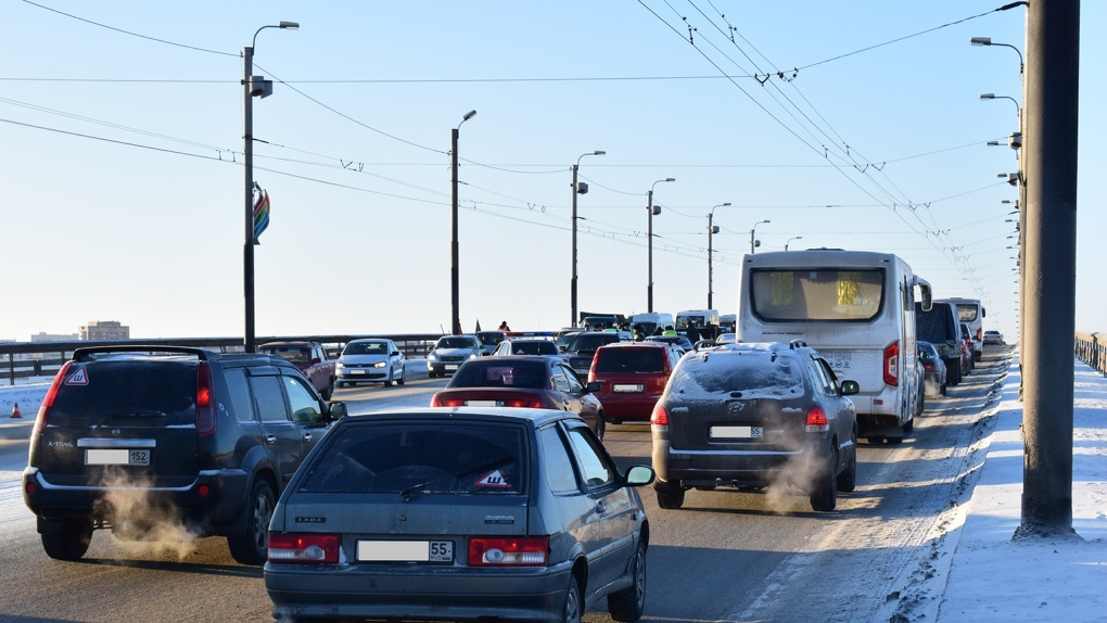 Пробки на коммунальном мосту в бийске фото