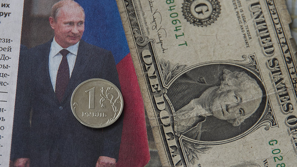 Рубль может рухнуть из-за новогодних каникул Банка России