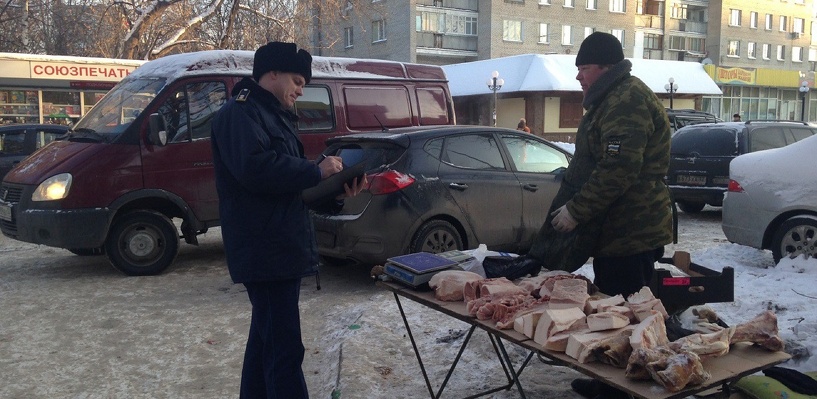 В Омске отлавливают нелегальных уличных торговцев продуктами