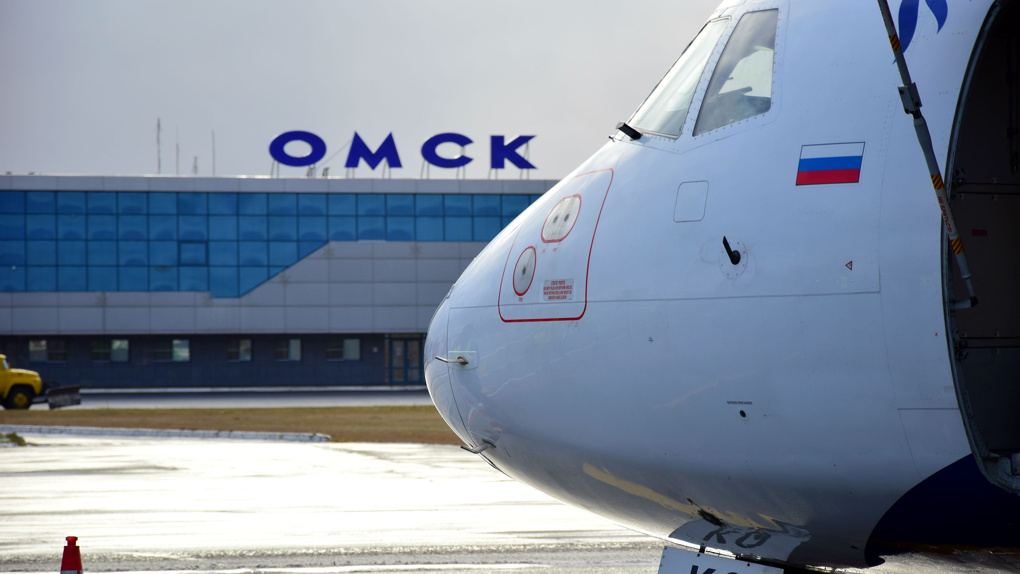 Рейс москва омск. Авиакомпании Омск. Авиакомпания Омск Урал. Ульяновск Омск самолет.