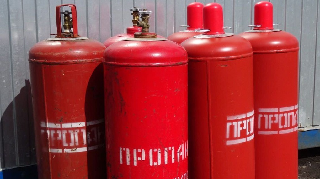 сжиженный газ в баллонах. газовые баллоны суг. сжиженный газ для отопления. балонный сжиженный газ. жидкий газ пропан.
