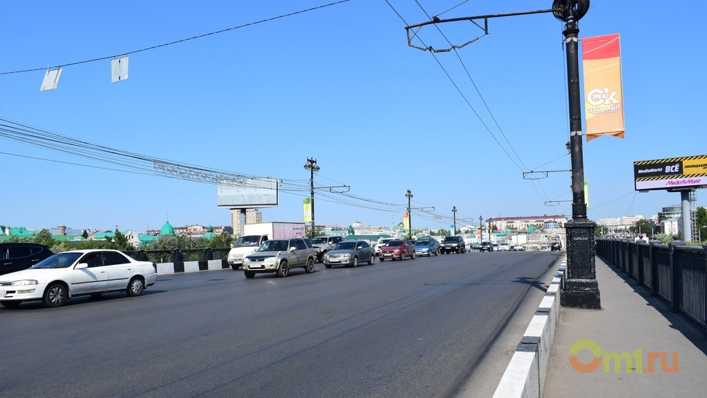 Пробки омск. Омские пробки. Маркса Омск дорога. Перекресток Булатова Герцена. Фото пробка на дороге город Омск 8-9 баллов.