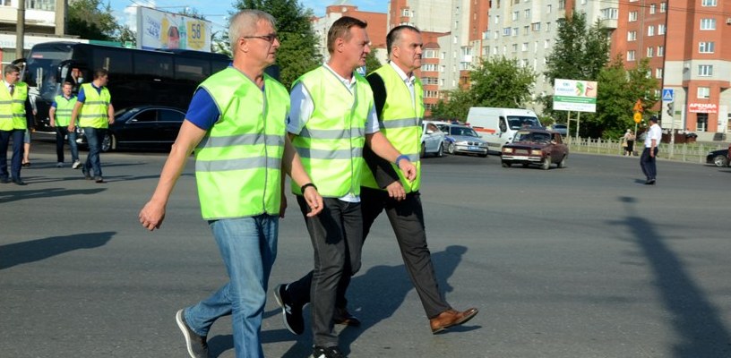 Глава Росавтодора Старовойт, инспектируя омские дороги, пообещал 2,5 миллиарда на федеральные трассы