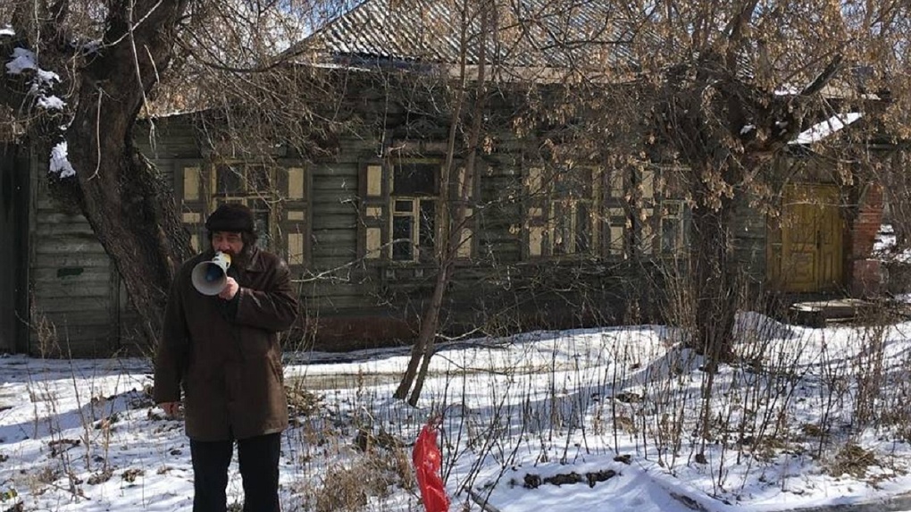 Жила омск. Игорь Коновалов Омск краевед. Сажинская Омск. Сажинская улица. Омск om1 зима дом.