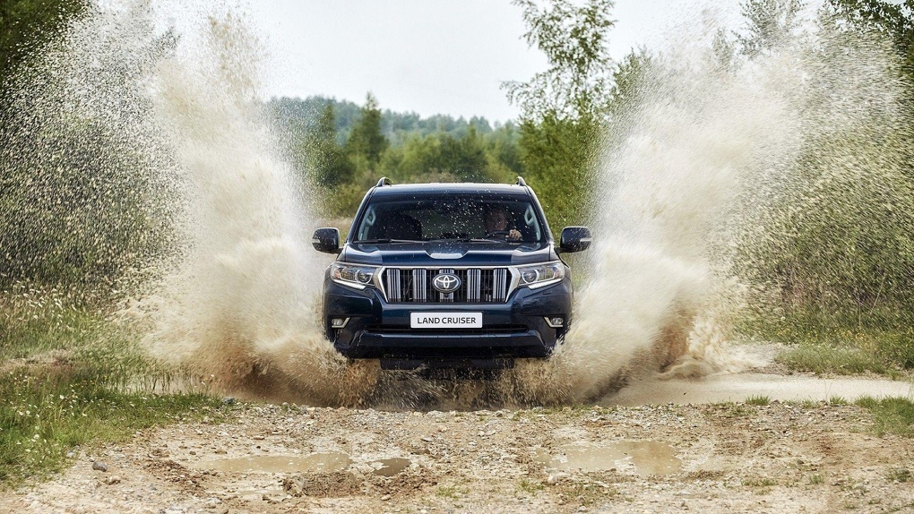 Теперь и красненький! Toyota показал обновлённый Land Cruiser Prado