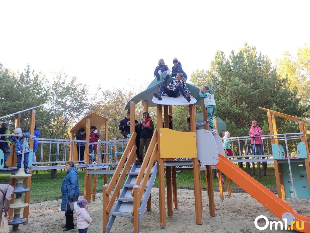 Большую детскую площадку открыли в Кировском районе Новосибирска
