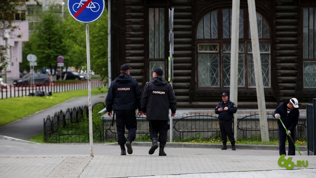 Полиции рублей. Полиция и инвалид. Полицейский инвалид. Рефтинский полиция. Начальник Рефтинской полиции.