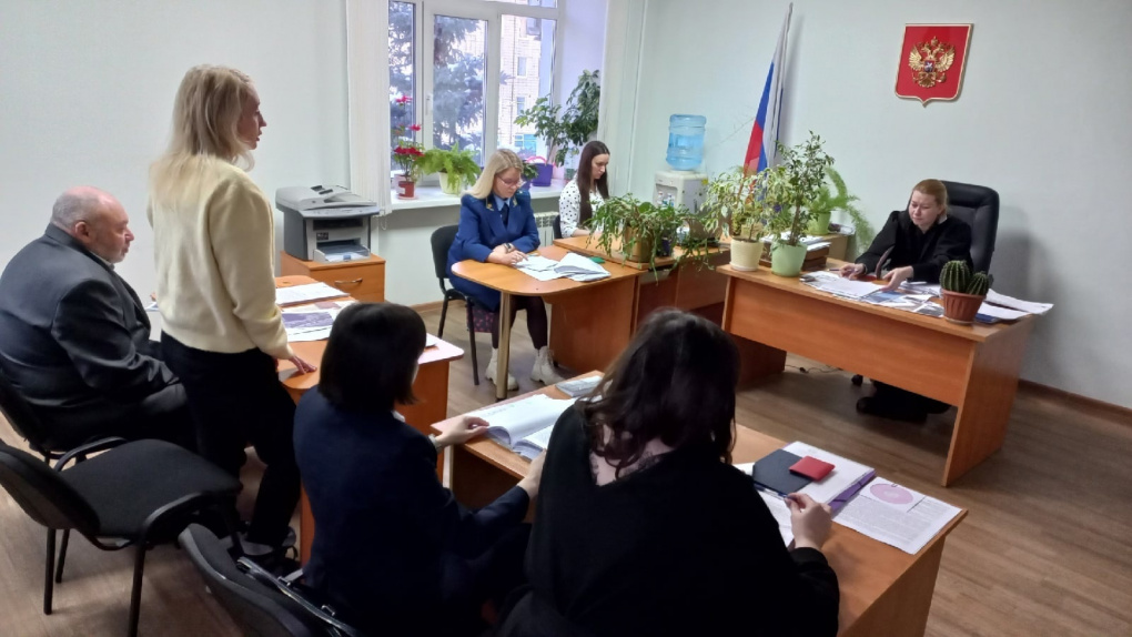 Приоритет парковке Почему многодетная омичка судится с мэрией из-за строительства школы в элитном районе