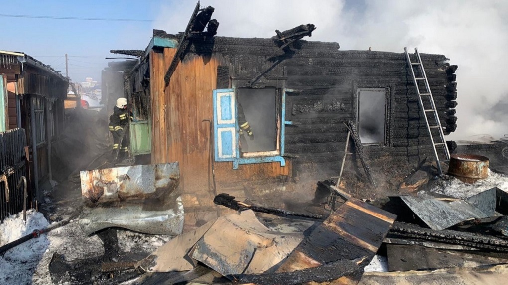 Власти Новосибирска предоставили квартиру семье, в которой двое детей погибли при пожаре