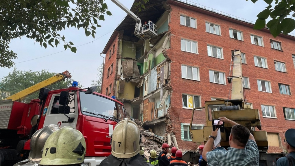 Причиной обрушения дома в Омске могли стать душевые ФОТО