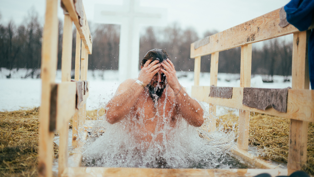 Несмотря на отговоры властей, в крещенских купаниях поучаствовали около 7500 омичей