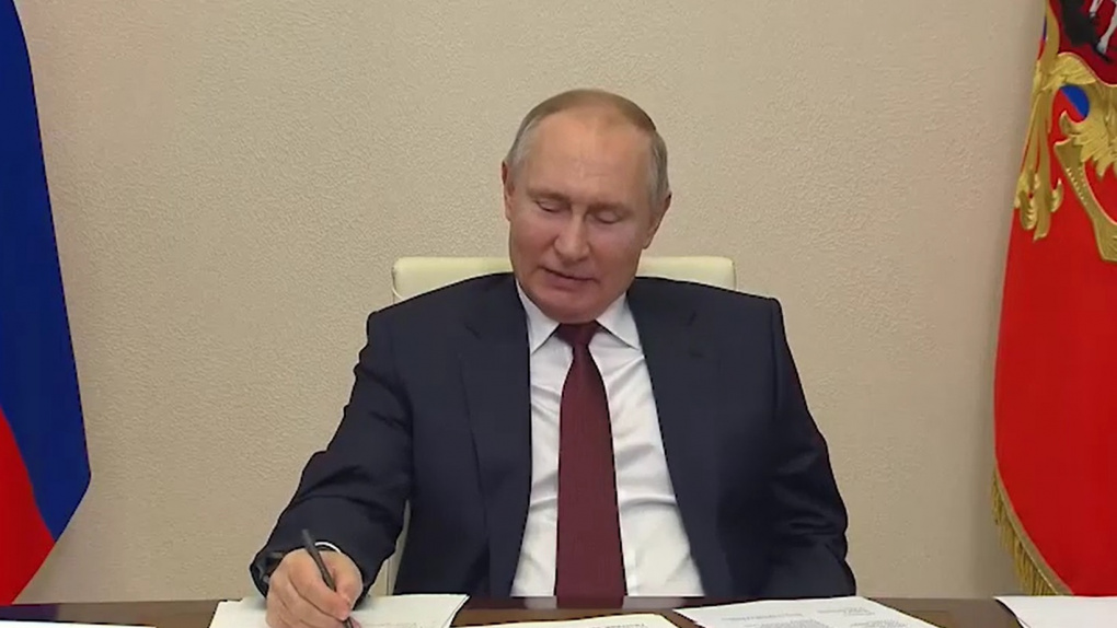 «Где деньги?» Путин посмеялся над зарплатой новосибирцев
