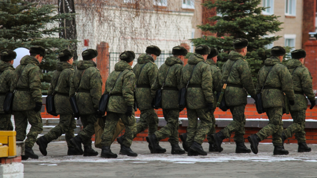 Когда контрактники заменят мобилизованных. Мобилизация фото. Мобилизация в России. Мобилизованные в Черемушках Омск. Призыв 2022.