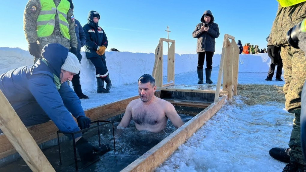 Как правильно окунаться в купель на Крещение: рекомендации для омичей