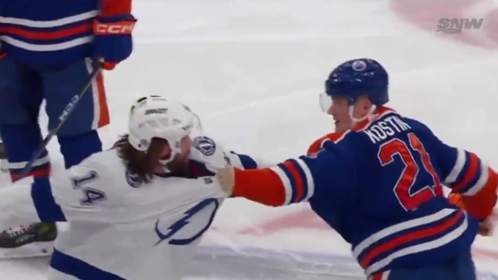 Бывший игрок омского «Авангарда» Клим Костин подрался с форвардом соперника в НХЛ