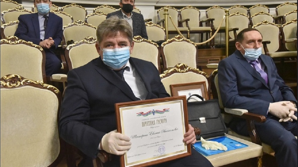 За 100% доступность дошкольного образования: губернатор Новосибирской области наградил мэра Бердска