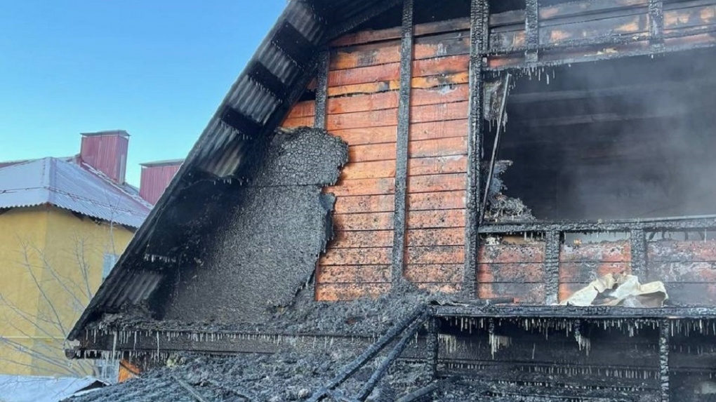 Опубликованы фото с места пожара в Омске, где погиб 6-летний ребёнок