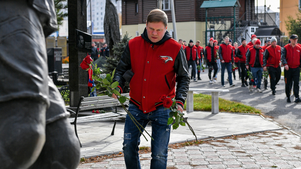 Хоккеист Авангарда упал