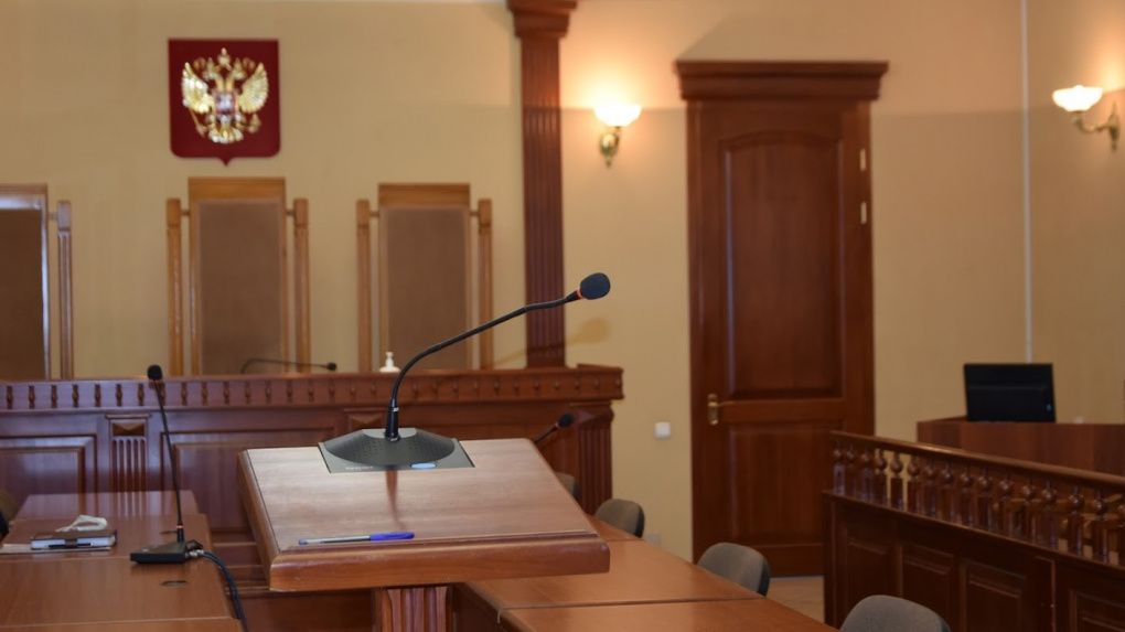 В Омске банду наркоторговцев отправили под стражу из-за частых перелётов под подпиской о невыезде